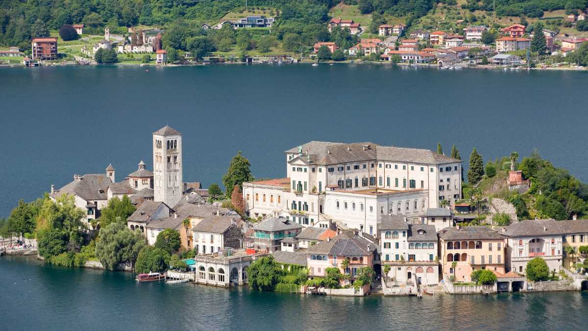 Orta San Giulio con Bambini: Una Magica Avventura sul Lago d'Orta