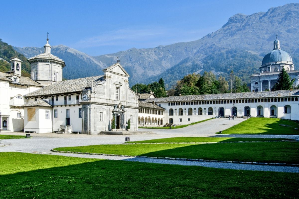 Panorama di Biella con il Sacro Monte sullo sfondo