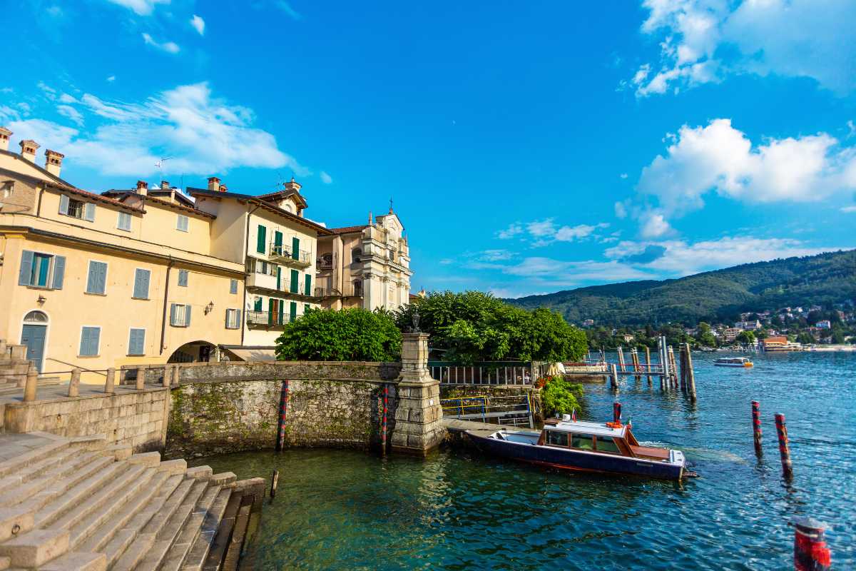 Vista panoramica di Stresa con il Lago Maggiore sullo sfondo