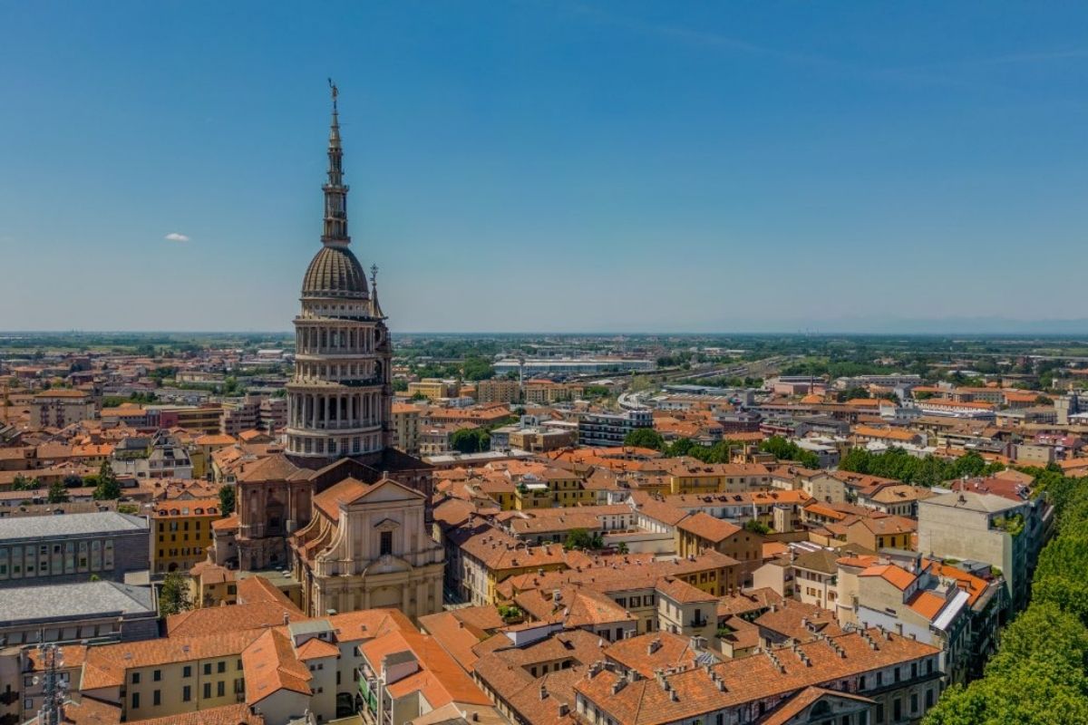 Vista panoramica di Novara con la Cupola di San Gaudenzio in evidenza