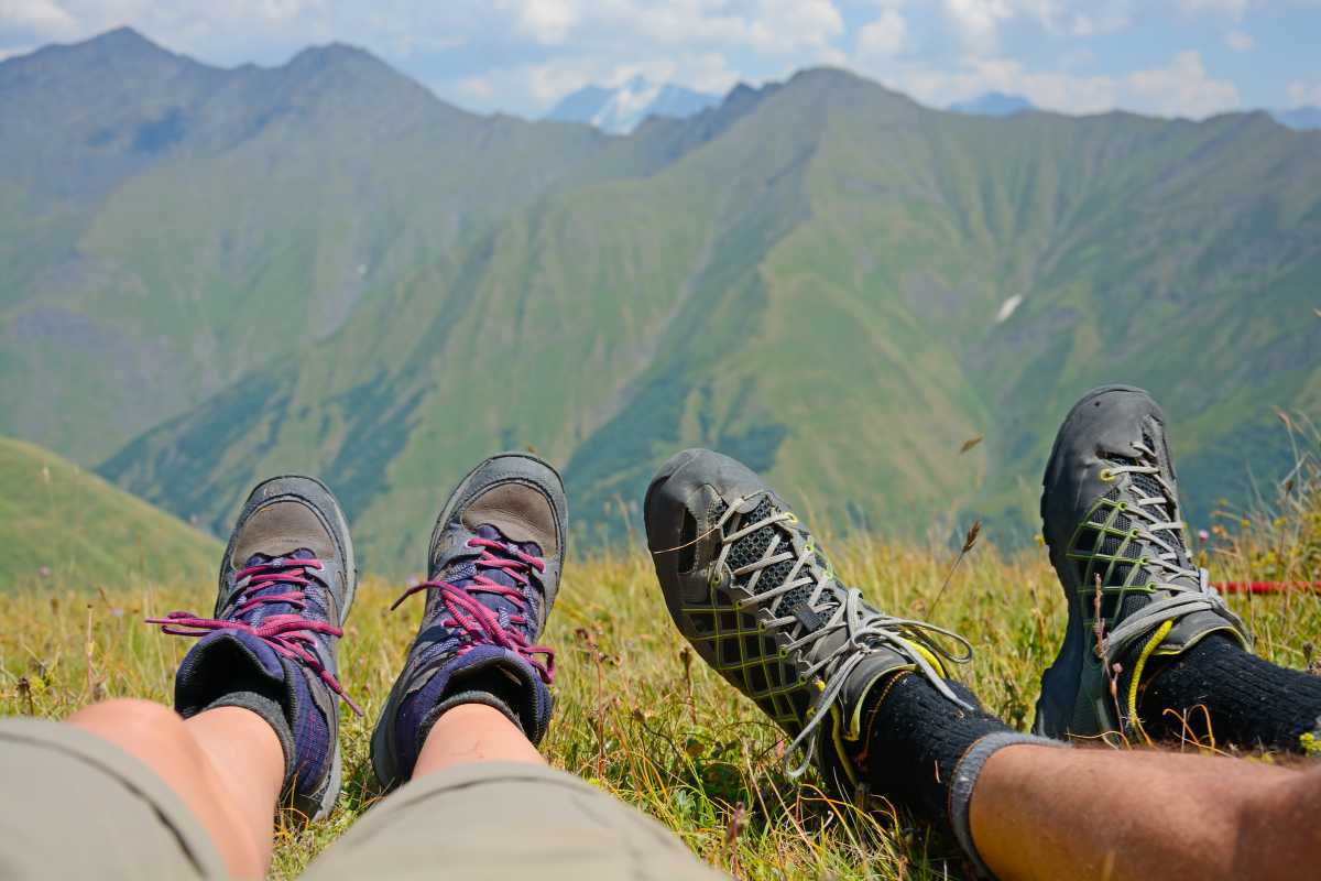 Escursionista in uno dei sentieri panoramici di Biella